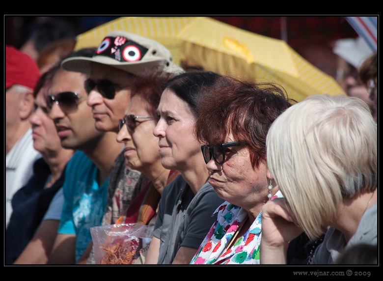 people09 people in row