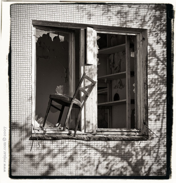 rozbité okno